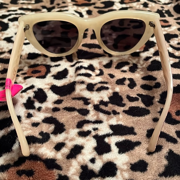Betsey Johnson Cat Eye w/Bling - Picture 4 of 5